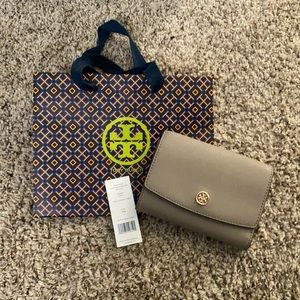Tory Burch Robinson Medium Wallet